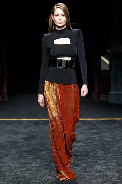 Look 22